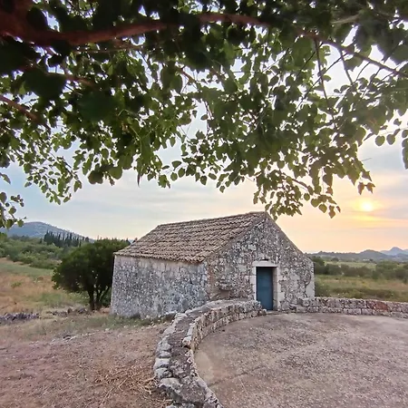 Private Pool - Meditteranean Peace Hébergement de vacances *
