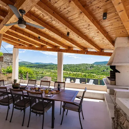 Private Pool - Meditteranean Peace Hébergement de vacances *