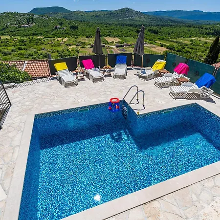 בית נופש Private Pool - Meditteranean Peace סלאנו