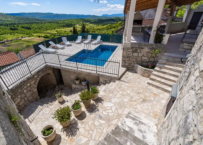 Private Pool - Meditteranean Peace بيت للعطل سلانو