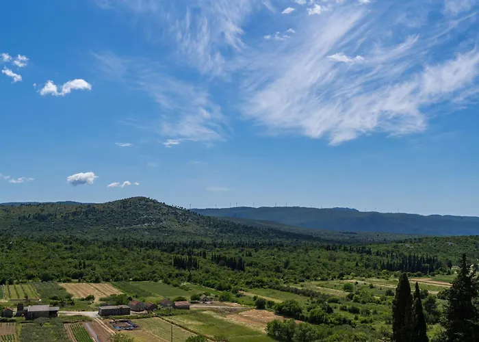 Private Pool - Meditteranean Peace بيت للعطل سلانو