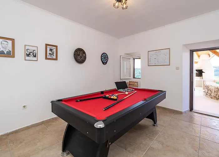 Private Pool - Meditteranean Peace سلانو